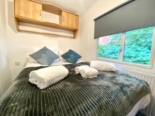 Un pat sau paturi într-o cameră la Elletson Park
