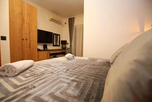 Katil atau katil-katil dalam bilik di Apartmani Krka Rooms