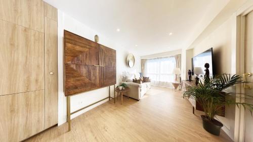 Miramar Luxurious apartment, 3 double rooms for 6 guests, free parking, terrace, new