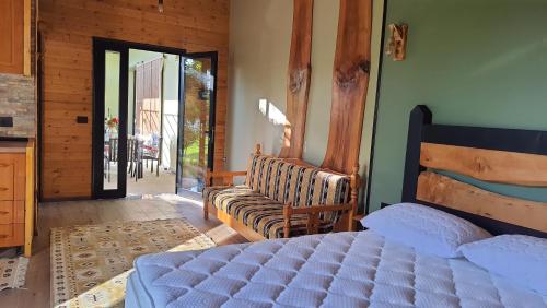Postel nebo postele na pokoji v ubytování Room with private garden