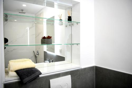 Ένα μπάνιο στο Apartments Mary