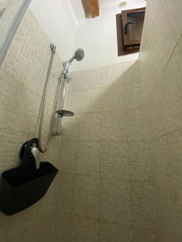 Un baño de Tyche Home