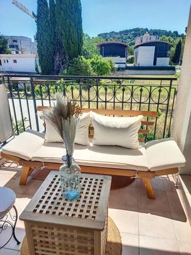 Photo de la galerie de l'établissement Superbe appartement avec Balcon- Wifi- Clim, à Cagnes-sur-Mer