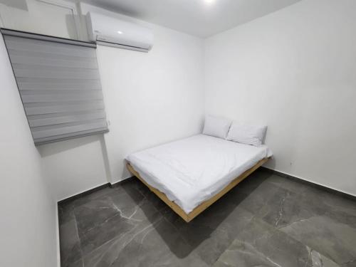 a small white room with a bed in it at קסם של דירה in Eilat