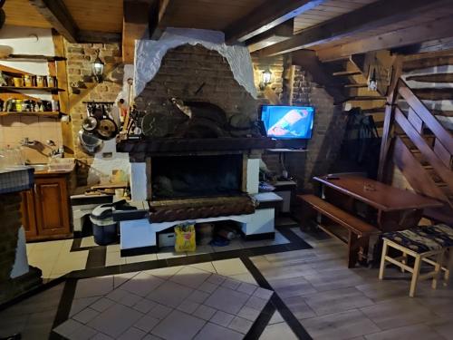 TV a/nebo společenská místnost v ubytování Vikendica Ribnik