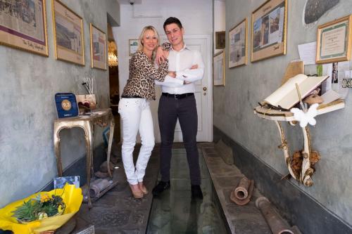 a man and a woman standing in a room at Antiche Mura in Arezzo