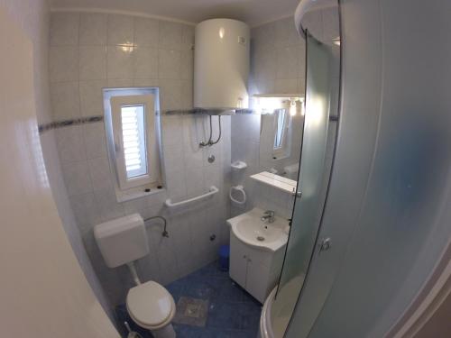 Kúpeľňa v ubytovaní Apartment Lara Pisak