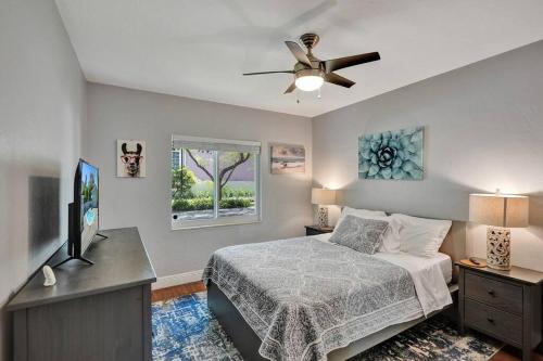 a bedroom with a bed and a ceiling fan at Retro Oasis by Las Olas in Fort Lauderdale