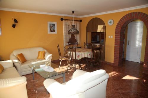 Gallery image of Edina Apartman in Zalakaros