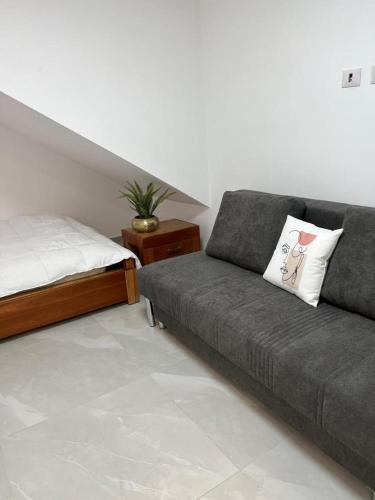 a living room with a couch and a bed at בוטיק צ'יל אאוט - Boutique Chill Out in Eilat