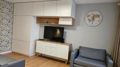 Televisyen dan/atau pusat hiburan di Modern Studio Apartment