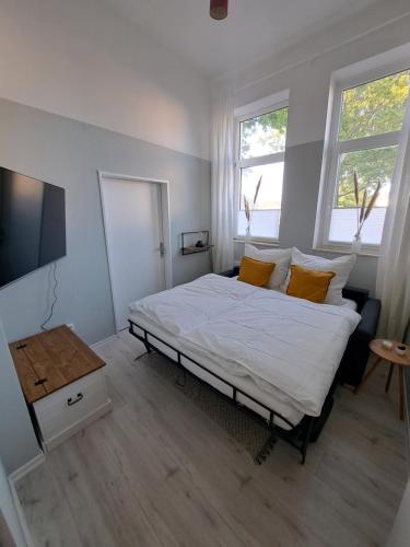 Postel nebo postele na pokoji v ubytování Riverside Geeste Appartement - Mitten im Herzen von Bremerhaven, inkl. Garage