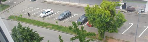 an aerial view of a parking lot with cars at Hellen Apartament in Târgovişte
