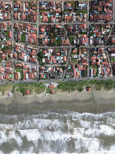 an aerial view of a beach with houses at Pousada Chez Soleil CibrateI Itanhaém in Itanhaém