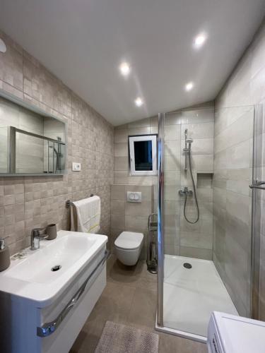 Ένα μπάνιο στο Apartmani Tamaris