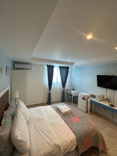 Ένα ή περισσότερα κρεβάτια σε δωμάτιο στο Noe Hotel ,1 Bed Room 2 Near to the beach