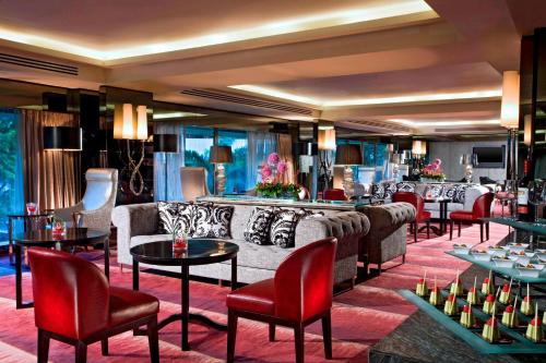 a restaurant with couches and tables and chairs at Sheraton Towers Singapore Hotel in Singapore