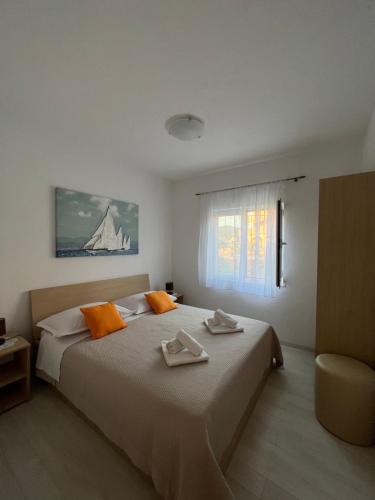 Ένα ή περισσότερα κρεβάτια σε δωμάτιο στο Apartmani Tamaris
