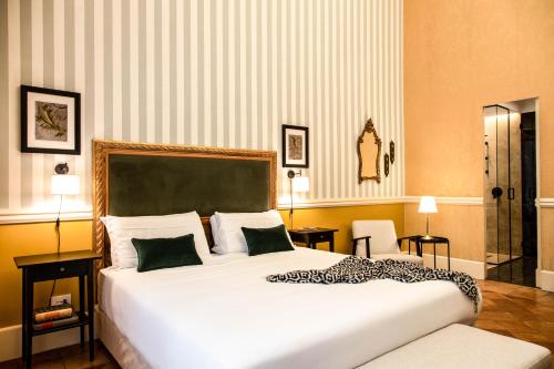 Royal Caracciolo Historic Palace Apartment - Via dei Tribunali