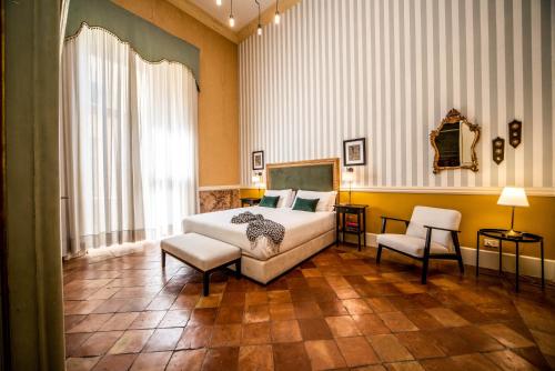 Royal Caracciolo Historic Palace Apartment - Via dei Tribunali