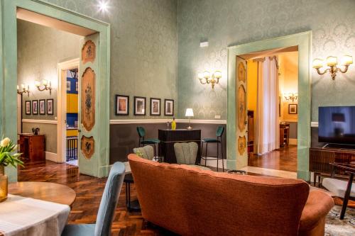 Royal Caracciolo Historic Palace Apartment - Via dei Tribunali