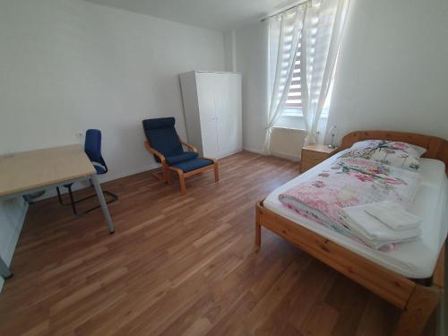 Ένα ή περισσότερα κρεβάτια σε δωμάτιο στο Privatzimmer an der Uniklinik Mainz