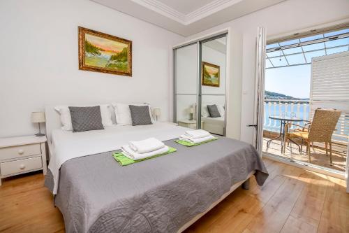Postel nebo postele na pokoji v ubytování Apartments Silvana