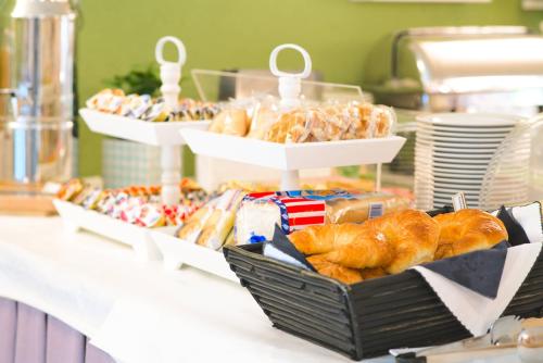Comida en o cerca de este hotel