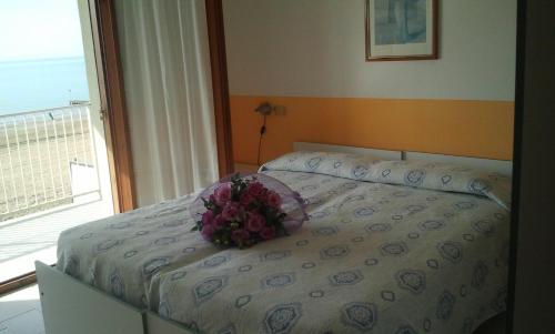 מיטה או מיטות בחדר ב-Albergo Villa Garda