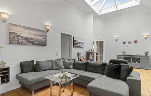 Posezení v ubytování Three-Bedroom Holiday Home In Grenaa