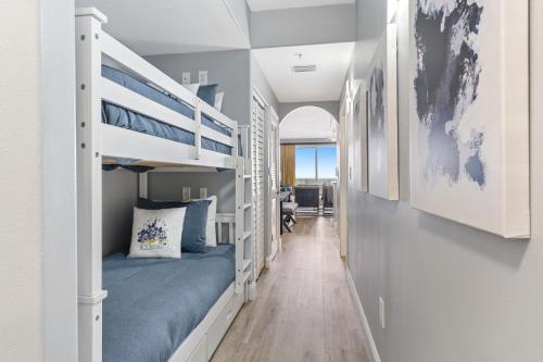 Postel nebo postele na pokoji v ubytování Blue Heron Beach Resort