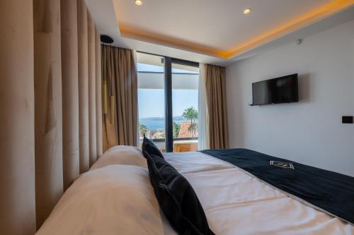 Postel nebo postele na pokoji v ubytování Luxury Villa Favela with heated pool