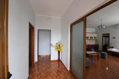 a room with a hallway with a vase of flowers at Garden Vila Ermali in Ksamil