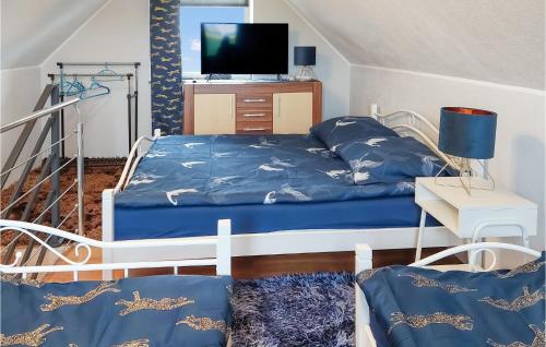 En eller flere senge i et værelse på Awesome Home In Zastan With Wifi