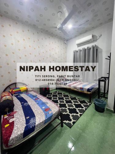 Кровать или кровати в номере Nipah Homestay Parit Buntar