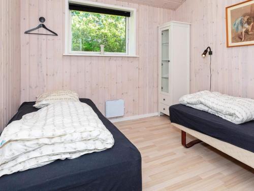Ένα ή περισσότερα κρεβάτια σε δωμάτιο στο 10 person holiday home in Løgstør-By Traum