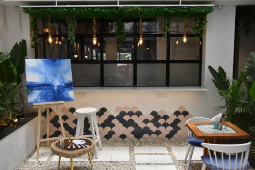 Gallery image of The Voyage - Cafe Hostel CoWork in Pune
