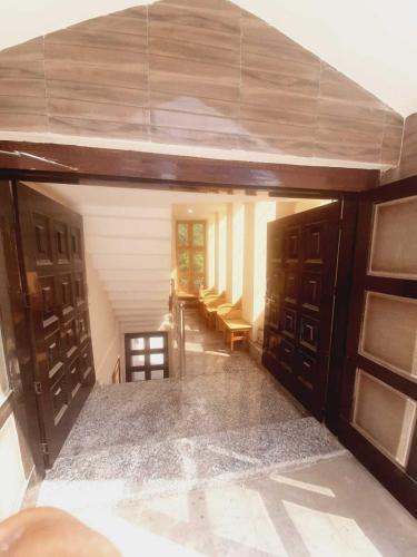 Foto sihtkohas Bhadarwāh asuva majutusasutuse Hotel O River View Home galeriist