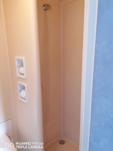 a bathroom with two rolls of toilet paper on the wall at Hotel K1 Nohra - bei Weimar in Nohra