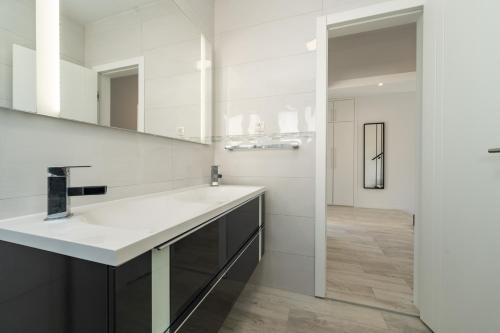 a bathroom with a sink and a mirror at Kuća za odmor Marita in Privlaka