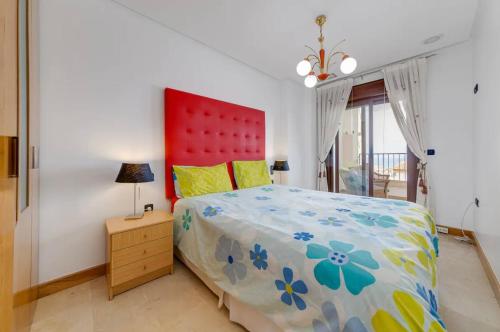 En eller flere senge i et værelse på Guardamar Hill Resort Spa