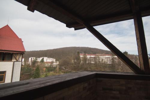 Nespecifikovaný výhled na hory nebo výhled na hory při pohledu z hotelu