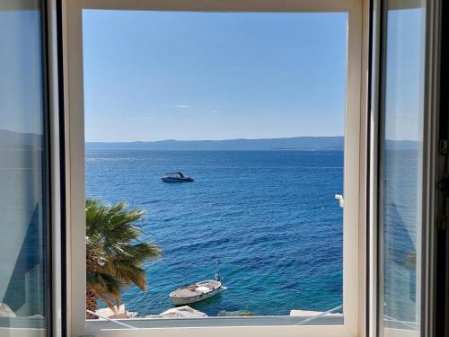 Lucy seafront apartment