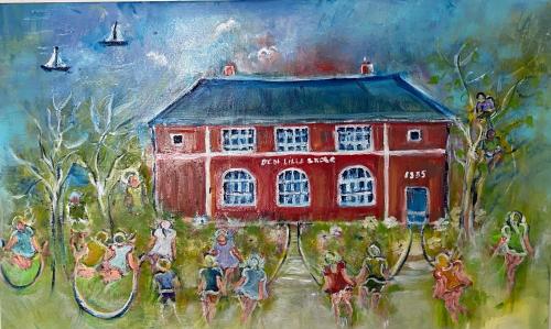 Ein Gemälde eines roten Hauses mit Leuten, die um ihn herumlaufen. in der Unterkunft Den lille Skole - Ferie på Ærø i Marstal by in Marstal
