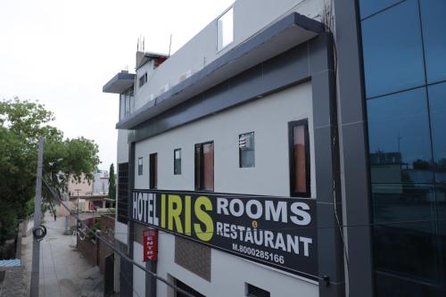 a building with a sign for rns rooms and restaurant at Hotel iris in Nārnaul
