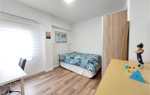 Katil atau katil-katil dalam bilik di Pet Friendly Apartment In Castell De La Plana With Wifi