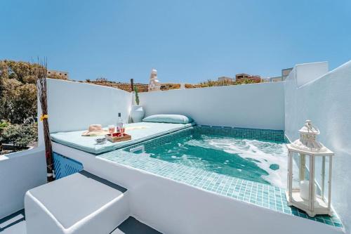 Star Cactus Traditional Cave Suite with Jacuzzi