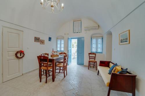 Gallery image of Star Cactus Traditional Cave Suite with Jacuzzi in Mesaria