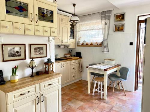 Kuchyňa alebo kuchynka v ubytovaní Apartament przy Krupówkach - Laszka