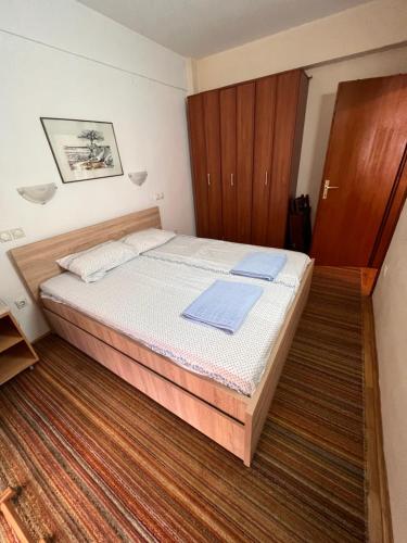 En eller flere senge i et værelse på Apartment Bella